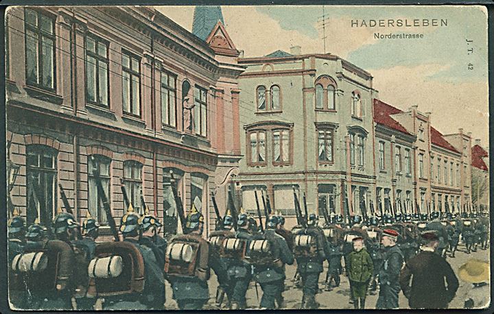 Haderslev. Norderstrasse. Soldater marchere gennem byen. J. T. no. 42. 