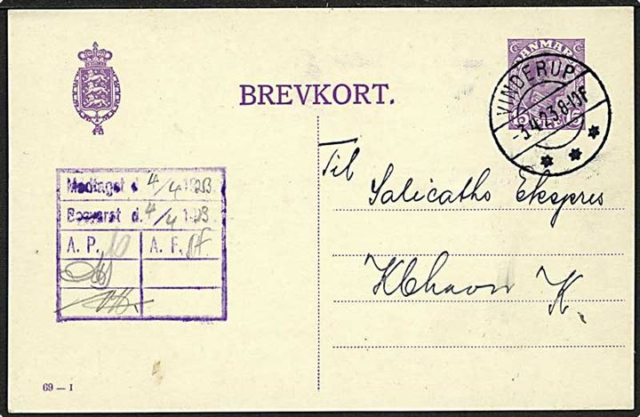 15 øre helsagsbrevkort (fabr. 69-I) fra Vinderup d. 3.4.1923 til København. Fra assistent ved Postvæsnet med violet liniestempel Vinderup.