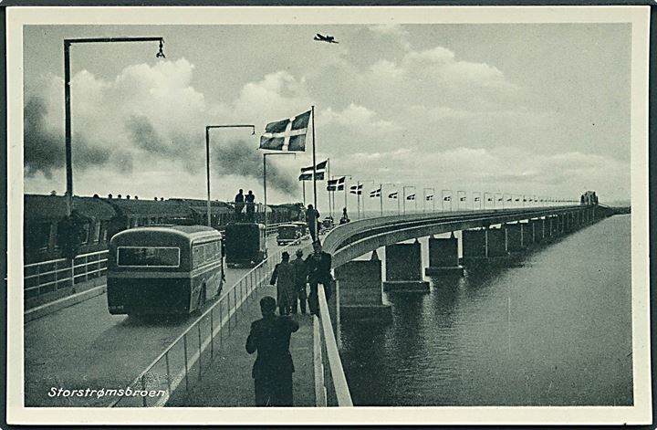Storstrømsbroen, åbning med tog og flyvemaskine i baggrunden. O.P. no. G 8996 37. Kvalitet 9