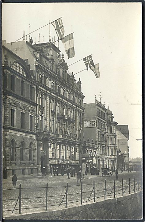 Genforening. Flensburg. CIS-hovedkvarter med flag på Hotel Flensburger Hof. Fotokort no. 8973. Kvalitet 8
