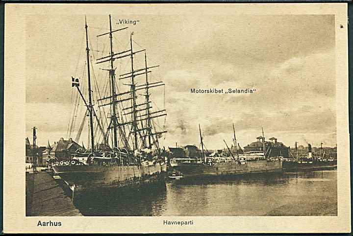 Aarhus, havneparti med M/S “Selandia” og skoleskibet “Viking”. J.J.N. no. 8882. Kvalitet 7