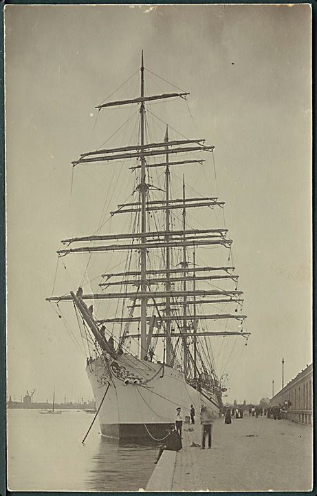 “Viking”, 4-mastet bark, skoleskib ved Langelinie. Fotokort u/no. Kvalitet 7