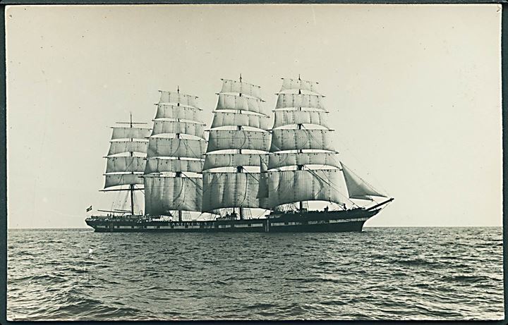 Norge. “Lancing”, 4-mastet fuldskib af Kristiania i neutralitetsbemaling. Fotokort u/no. Nålehuller. Kvalitet 6