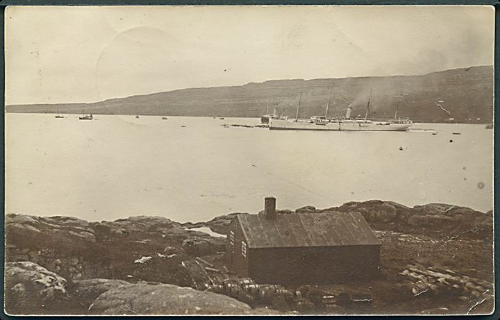 Kongeskibet “Birma” og S/S “Atlanta” ved Færøerne under Kongerejsen 1907. Fotokort stemplet Thorshavn. Kvalitet 7