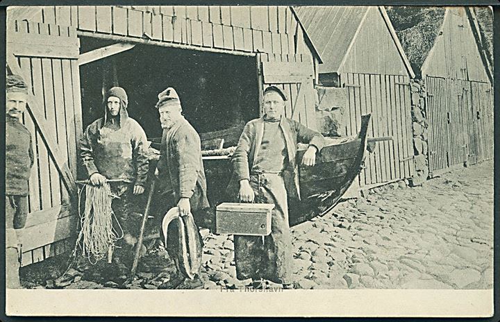 Thorshavn, færøske fiskere ved bådeskure. Z. Heinesen no. 3250. Kvalitet 8