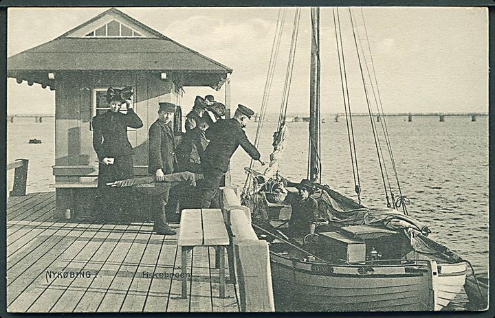 Nykøbing F., Fiskebroen og fiskefartøj. V. Kristoffersen no. 19409. Kvalitet 8