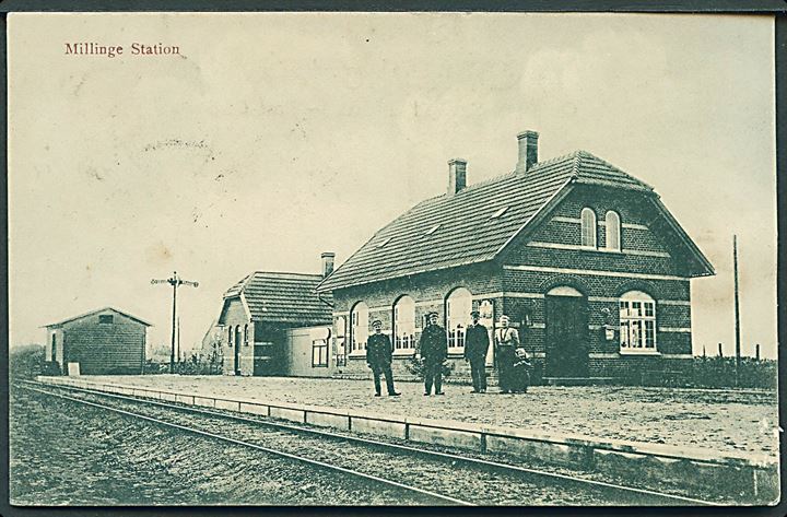 Millinge, jernbanestation med personale. C. Johansen u/no. Kvalitet 7
