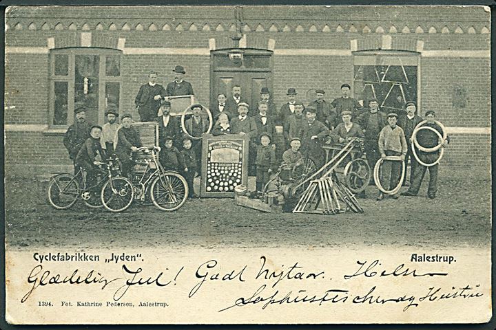 Aalestrup, Cyclefabrikken “Jyden” med personale. K. Petersen no. 1394. Kvalitet 7
