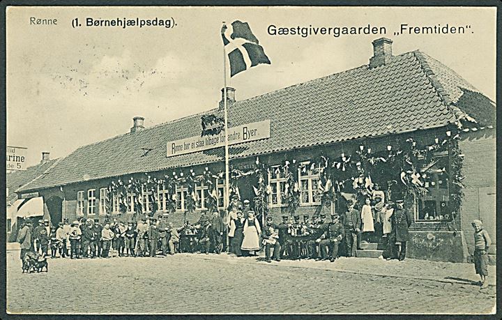 Rønne, Gæstgivergaarden “Fremtiden”, 1. Børnehjælps-dag i Rønne 1905. F. C. Madsen u/no. Opklæbet. Kvalitet 6a