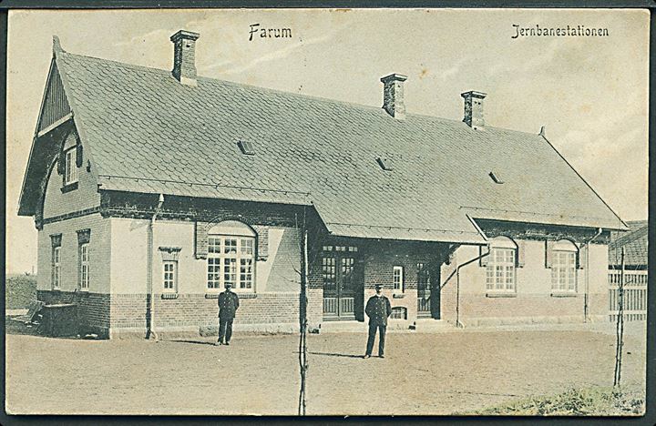 Farum, jernbanestation med personale. P. Alstrup no. 7062. Kvalitet 7