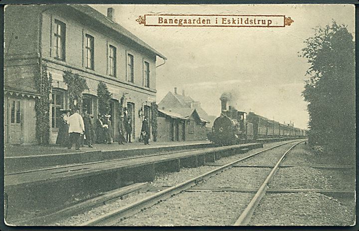 Eskildstrup, jernbanestation med ankommende damptog. L. Christiansen u/no. Kvalitet 7