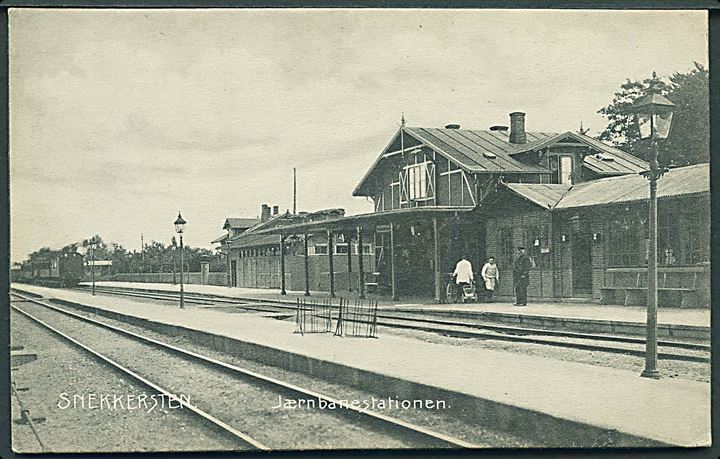 Snekkersten, jernbanestation med damptog. Stenders no. 4823. Kvalitet 9