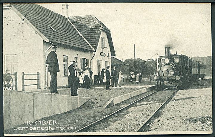 Hornbæk, jernbanestation med ankommende damptog. K. Nielsen no. 6310. Kvalitet 7