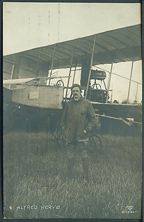 Alfred Nervø med sin flyvemaskine. Fotografisk Forlag no. 4. Kvalitet 7