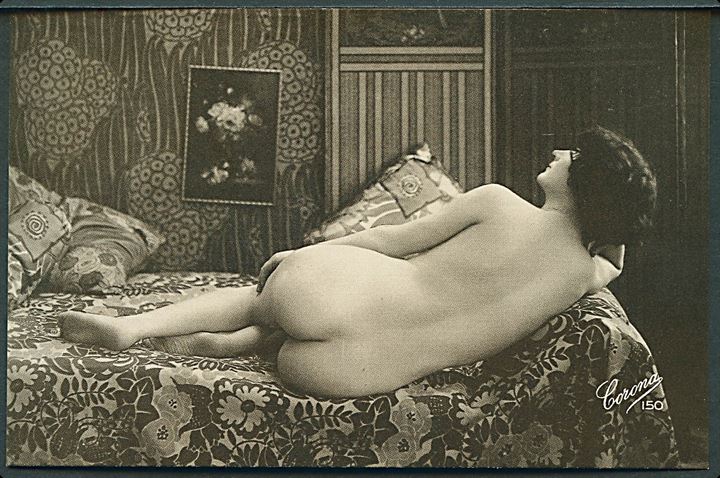 Erotisk postkort. Kvinde set bagfra. Ligger i seng. Nytryk Stampa PR 239.    