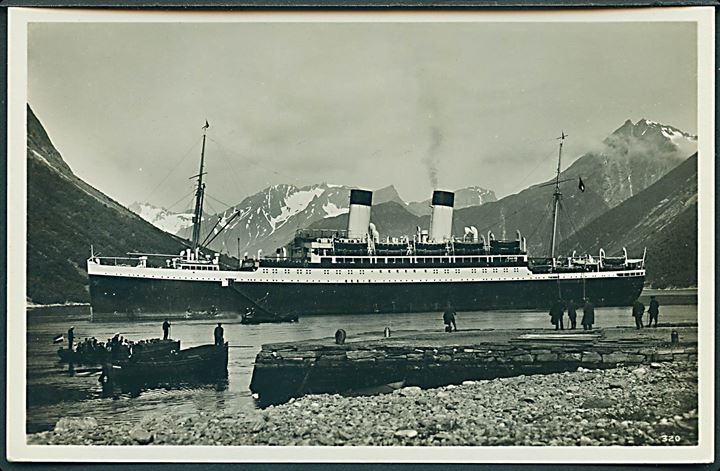 Tysk turistskib i norsk fjord. C. M. & S. no. 320.