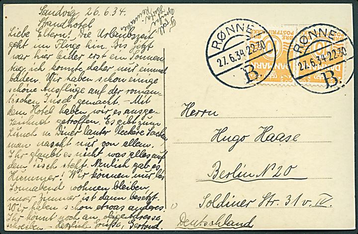 10 øre Bølgelinie (2) på brevkort fra Sandvig annulleret med brotype Vd Rønne B. d. 27.6.1934 til Berlin, Tyskland.