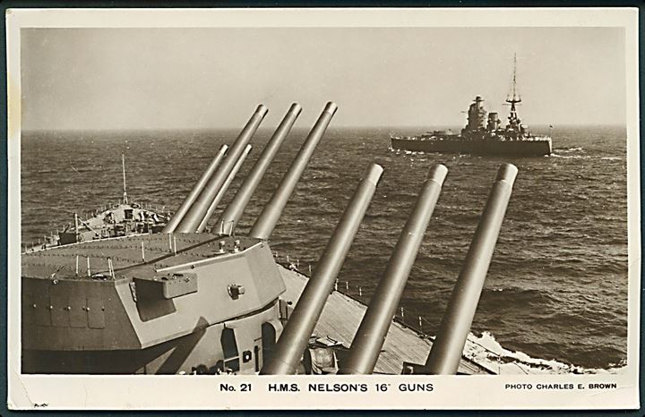 ½d og 1d George V på brevkort (HMS Nelson) annulleret med svagt stempel d. 8.x.1936 og sidestemplet Posted in H.M.S. Nelson til Skanderborg, Danmark. Iflg. tekst sendt under besøg ombord på det britiske orlogsskib HMS Nelson i Portsmouth.