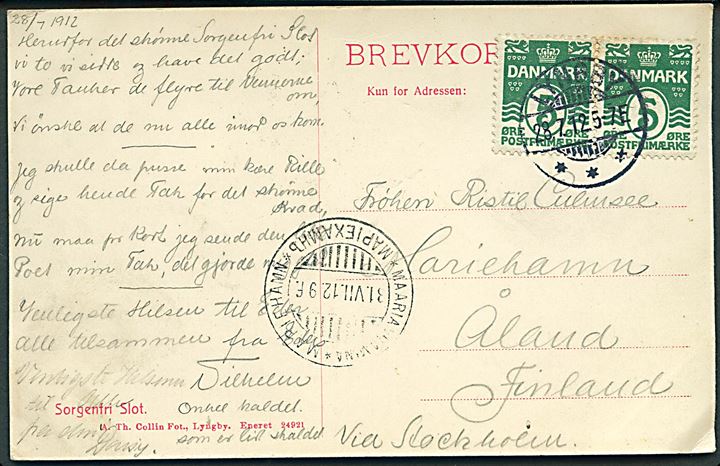 5 øre Bølgelinie i parstykke på brevkort fra Lyngby d. 28.7.1912 til Mariehamn, Åland. Ank.stemplet med 3-sproget stempel d. 31.7.1912.