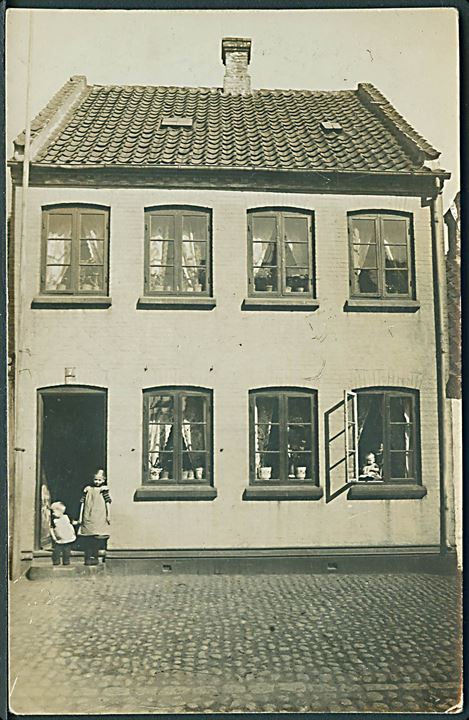 Fredericia, byhus no. 7. Fotokort u/no anvendt d. 22.5.1911. Iflg. meddelelse fra Fredericia.