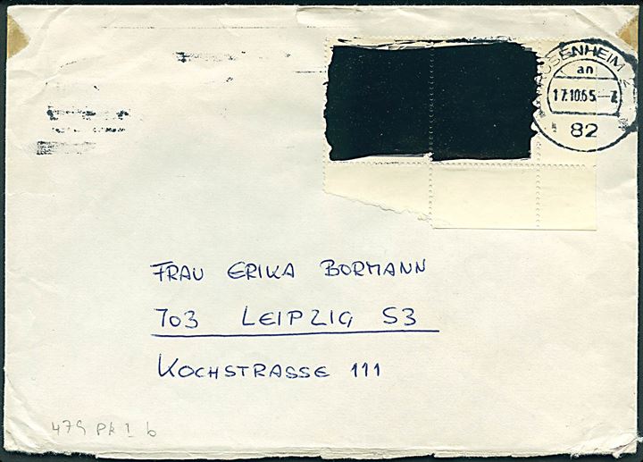 20 pfg. Vertreibung usg. i parstykke på Postkrigs-brev fra Rosenheim d. 17.10.1965 til Leipzig, DDR. Frimærke motiv oversværtet med sort lakfarve af det østtyske postvæsen. Mi: 479 Pk1b