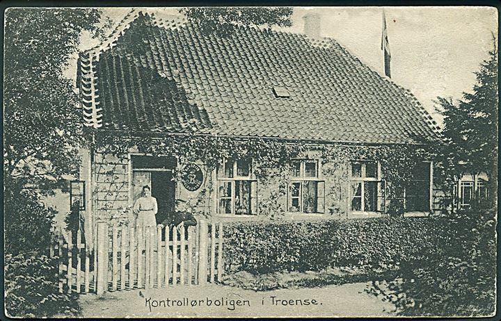 Troense, Kontrollørboligen med skilt: “Fr. VIII Kongelig Toldkontrol”. Chr. G. Kielberg no. 18103. 