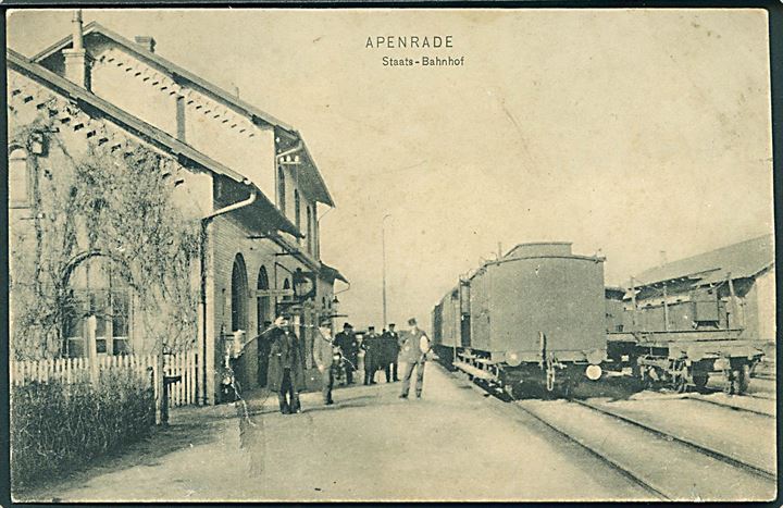 Aabenraa. Banegaarden med togvogne. A. Wohlenberg, Apenrade no. 1905. (Revne i Kort). 