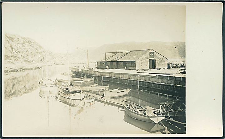 Ivigtut, mindre joller og togtfartøjer ved kryolitbruddet. Bl.a. Rink II. Fotokort ca. 1910 u/no. Spejlvendt?