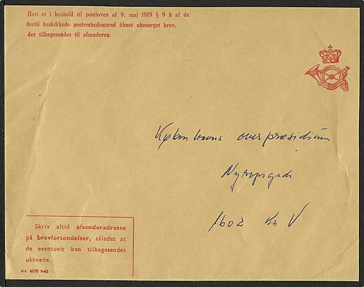 Fortrykt postsagskuvert Kv. 6070 9-65 fra Brevåbningskontoret København V. Klippet i højre side.