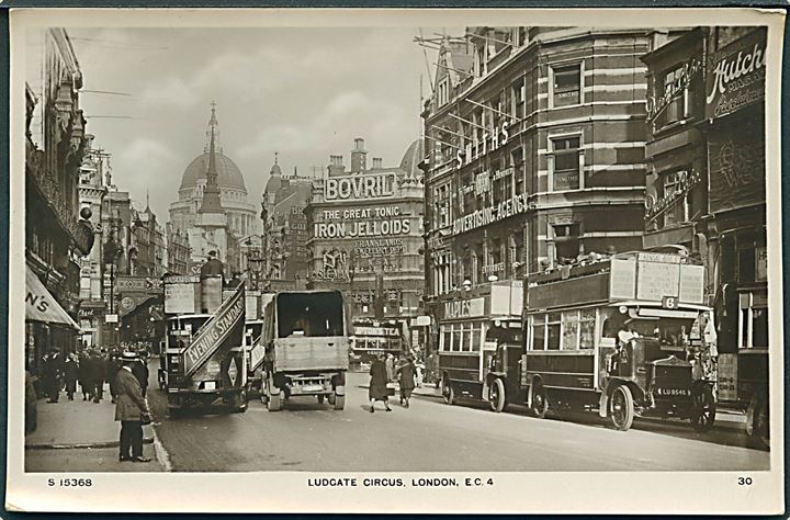 London, Ludgate Circus med dobbeltdæk busser. Kingsway no. 15368.