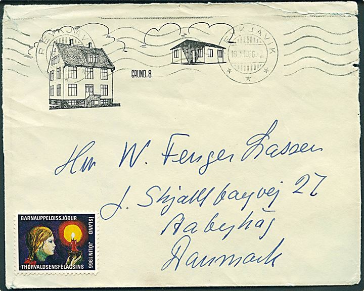 Ufrankeret illustreret kuvert med Thorvaldsen Forening Julemærke 1966 fra Reykjavik d. 18.12.1966 til Åbyhøj, Danmark. Ikke udtakseret i porto.