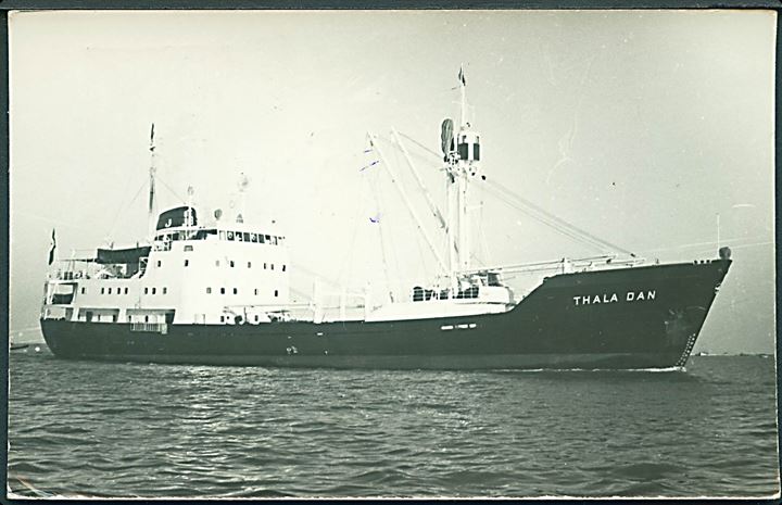 Frankostemplet luftpost brevkort (M/S Thala Dan) dateret Aden fra Colombo, Ceylon d. 14.11.1957 til København. Iflg. meddelelse sendt fra det danske polarskib under rejse til Antarktis.