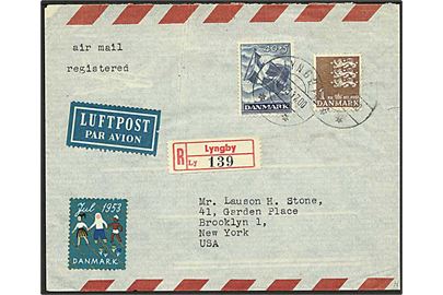 1 kr. Rigsvåben og 40+5 øre Frihedsfonden, samt Julemærke 1953 på anbefalet luftpostbrev fra Lyngby d. 20.12.1953 til Brooklyn, USA.