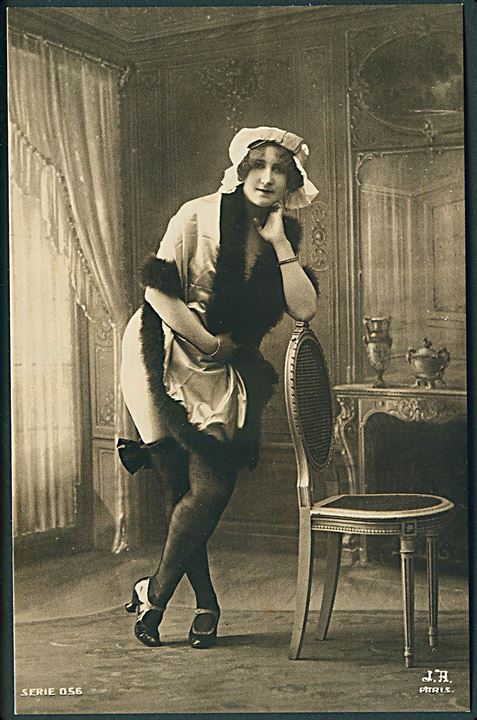 Erotisk postkort. Kvinde iført stiletter, strømper og kimono. Nytryk Stampa PR no. 126.  