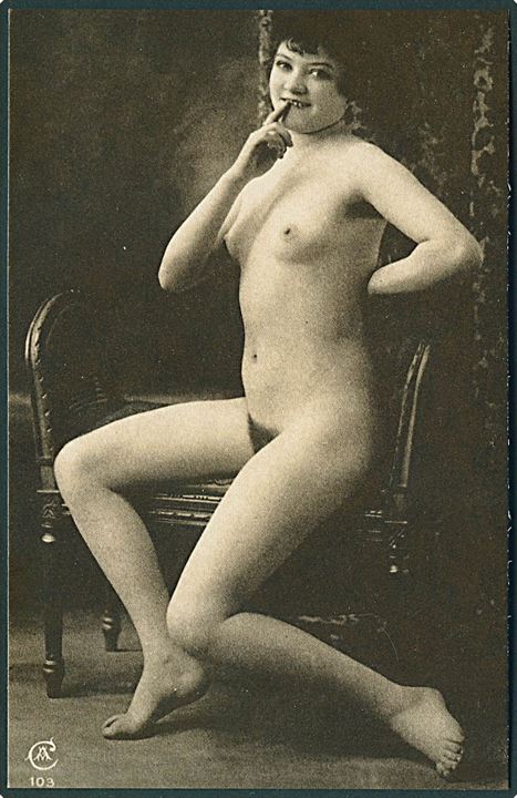 Erotisk postkort. Kvinde poserer i stol. Nytryk Stampa PR no. 254.    