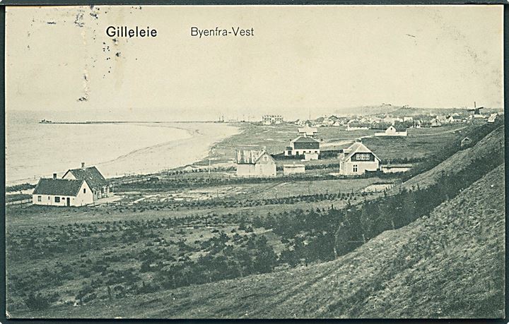 Gilleleje. Byen fra Vest. Mølle ses i baggrunden. V. Oscar Sotofte no. 157. (Svagt hjørneknæk). 