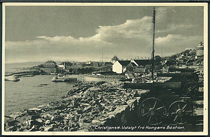 5 øre og 10 øre Bølgelinie på brevkort (Christiansø) annulleret København d. 16.8.1951 og sidestemplet Fra Bornholm til Søborg.