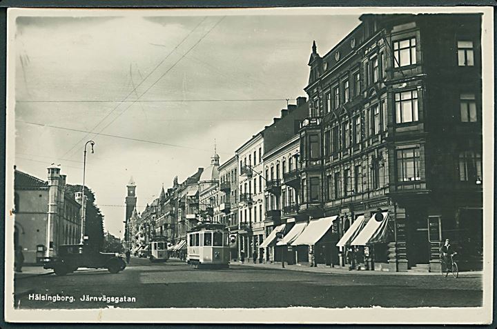 10 öre Gustaf på brevkort (Hälsingborg, Järnvägsgatan med sporvogne) dateret d. 28.2.1945 med svagt stempel til København, Danmark. Tysk censur fra Sønderborg.