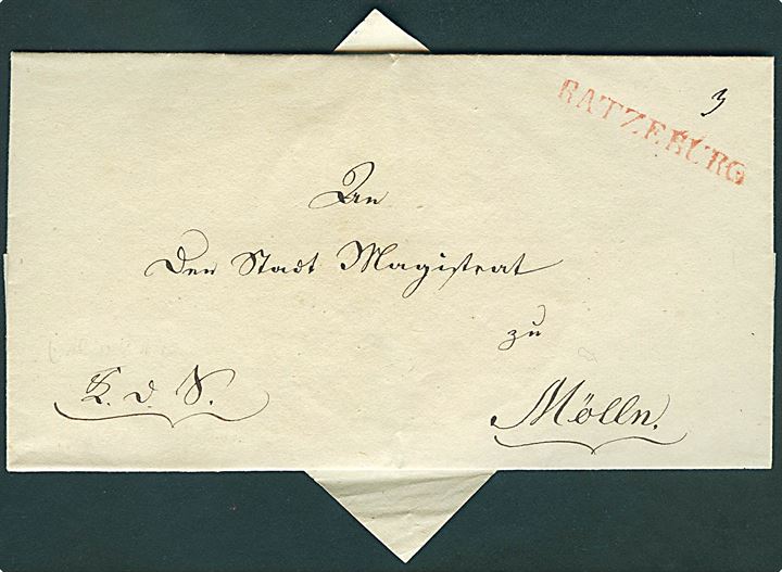 1831. Tjenestebrev mærket K.d.S. dateret d. 12.8.1832 med rødt liniestempel RATZEBURG til Mölln. På bagsiden stort papirsegl.
