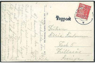 15 øre Karavel på brevkort fra Roskilde stemplet Roskilde d. 30.6.1934 og sidestemplet Togpost til Frillesås, Sverige. nålehuller.
