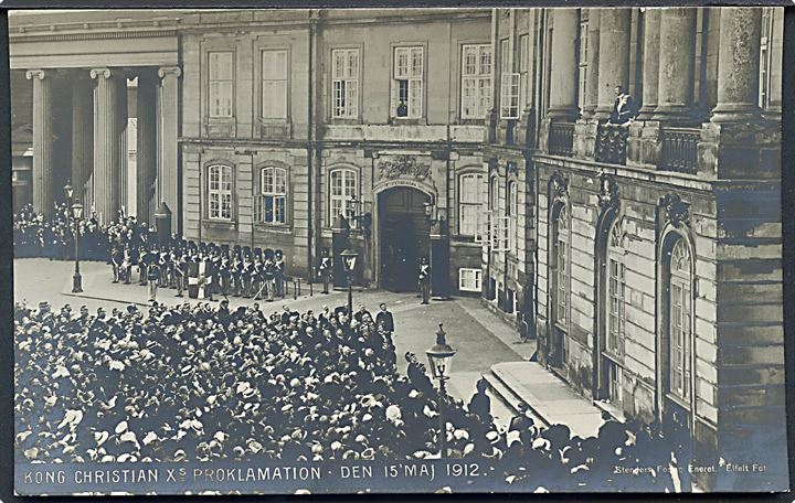 Kong Chr. X's proklamation på Amalienborg d. 15.5.1912. Fotograf Elfelt, Stenders u/no.