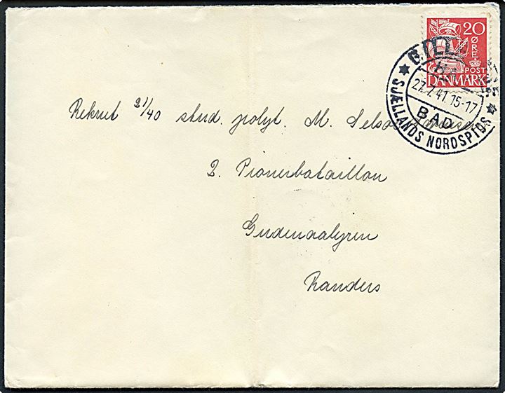20 øre Karavel på brev fra Gilleleje d. 27.7.1941 til stud polyt ved 2. Pionerbataillon, Gudenaalejren, Randers. Som følge af spændinger mellem den tyske værnemagt og de danske værn, blev det d. 10.10.1942 beordret at alt dansk militær skulle forlade Jylland og forlægges til øerne. Lodret fold.