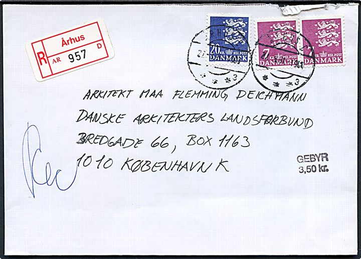 7 kr. (2) og 20 kr. Rigsvåben på anbefalet brev fra Århus C. d. 27.8,1991 til København. Sort stempel Gebyr 3,50 kr. for indlevering udenfor alm. kontortid.