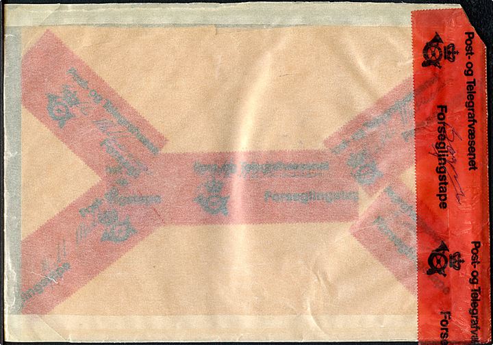 5 kr. Rigsvåben (6) på beskadiget værdibrev fra København d. 21.7.1985 til Randers. Brevet ilagt pergamyn kuvert J6 (3-77) og forseglet med forseglingstape.
