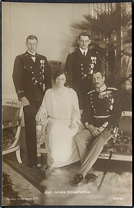 Den danske kongefamilie. Christian d. 10, Alexandrine, Frederik d. 9 & Knud. Stenders no. 1878. 