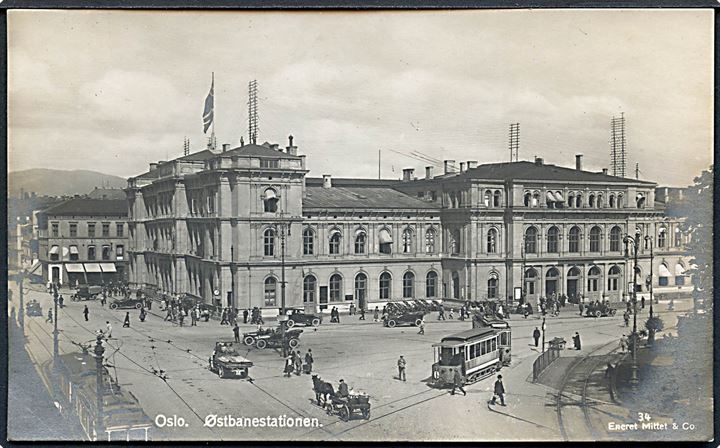 Oslo, Østbanestationen med sporvogne. Mittet & Co. no. 34.