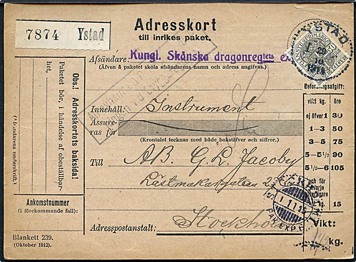 50 öre Tjenestemærke single på adressekort for pakke fra Kungl. Skånska Dragonregiment i Ystad d. 29.10.1915 til Stockholm.