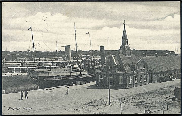 5 øre Chr. X på brevkort (Rønne havn med dampskibe) annulleret med sejlende bureaustempel Kjøbenhavn - Rønne Post2 d. 19.10.1915 til København.