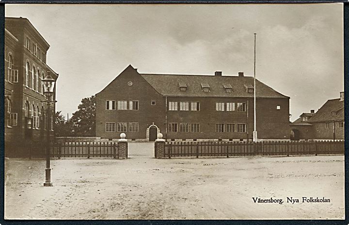 Sverige. Vänersborg. Nya Folkskolan. Ewald Gillbergs Tobakshandel no. 1951. 