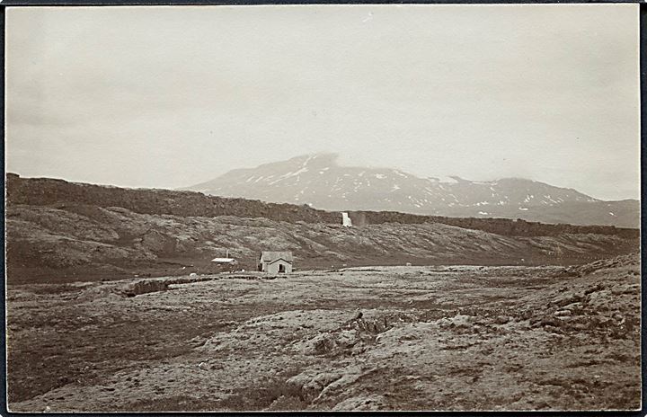 Islandsk landskab med hytte. Fotokort u/no. 